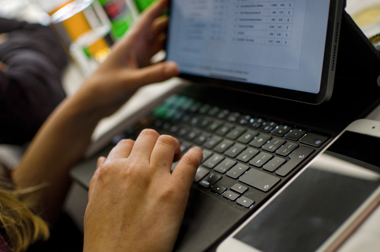 GALERIE: Ve volebních štábech bylo veselo. Hruškovice tekla proudem