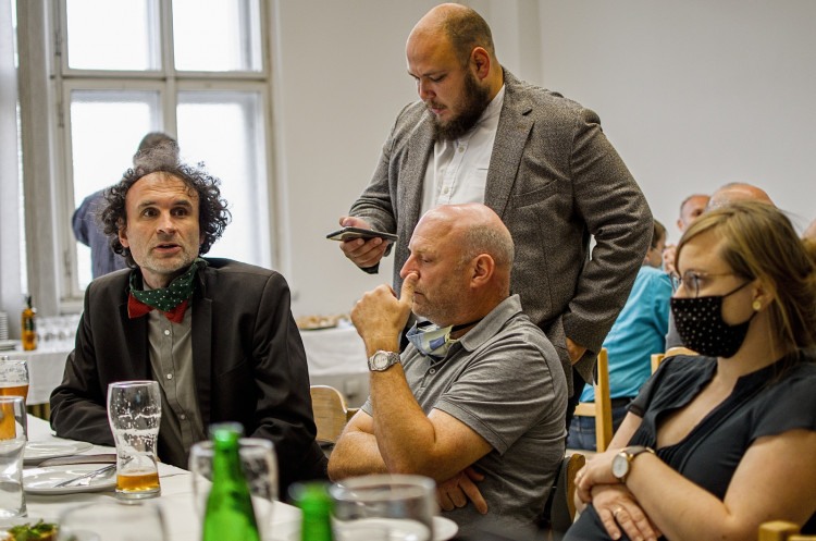 GALERIE: Ve volebních štábech bylo veselo. Hruškovice tekla proudem