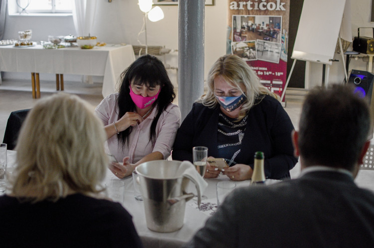 GALERIE: Ve volebních štábech bylo veselo. Hruškovice tekla proudem