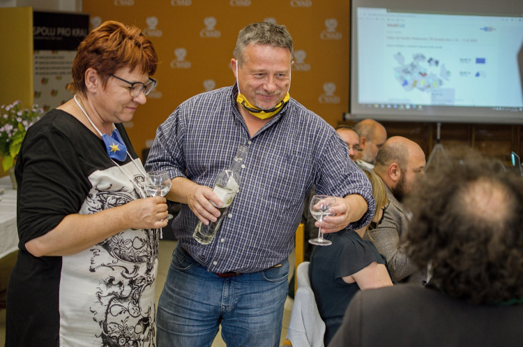 GALERIE: Ve volebních štábech bylo veselo. Hruškovice tekla proudem