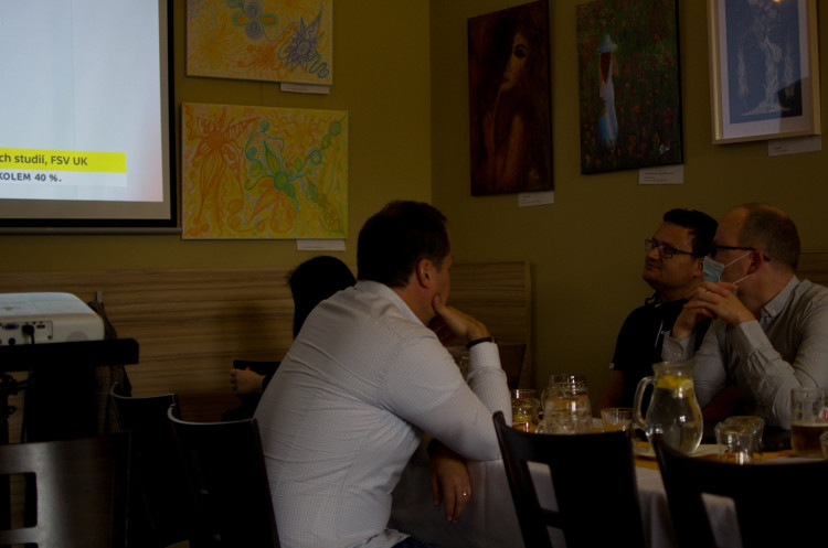 GALERIE: Ve volebních štábech bylo veselo. Hruškovice tekla proudem