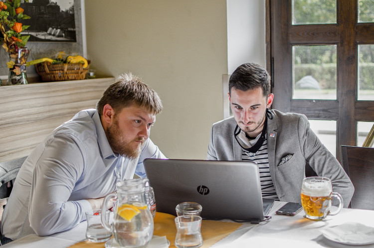 GALERIE: Ve volebních štábech bylo veselo. Hruškovice tekla proudem