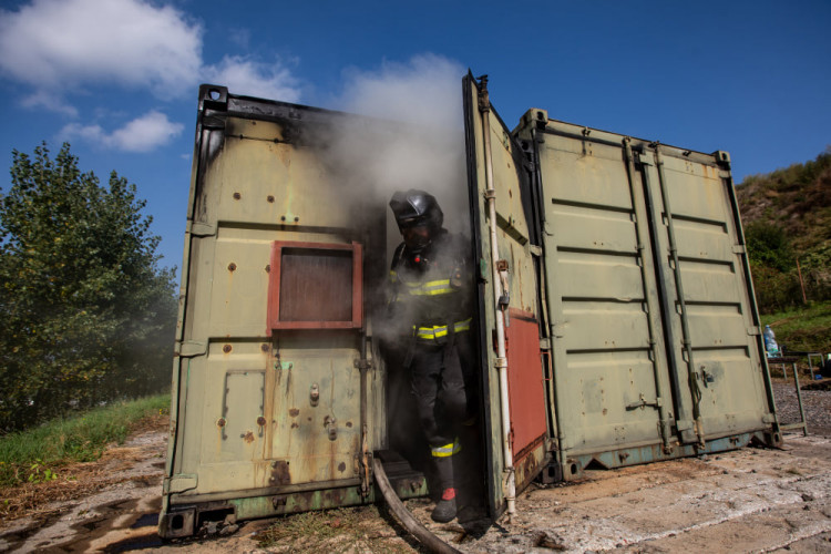 GALERIE: Hasiči trénovali ve FLASHOVER kontejneru