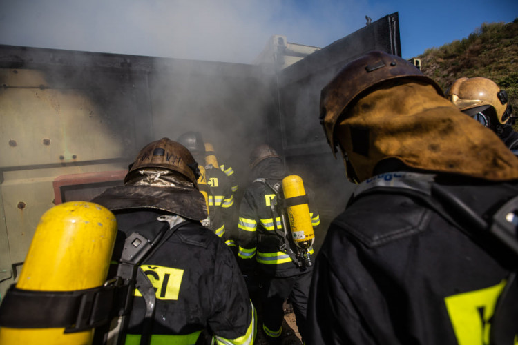 GALERIE: Hasiči trénovali ve FLASHOVER kontejneru