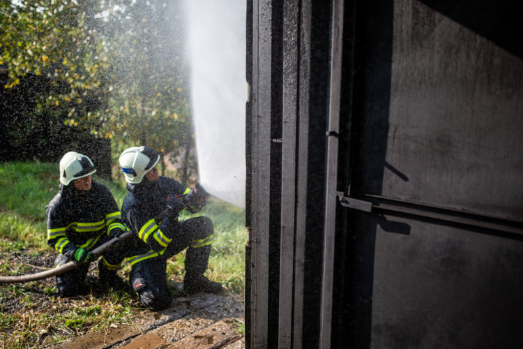 GALERIE: Hasiči trénovali ve FLASHOVER kontejneru