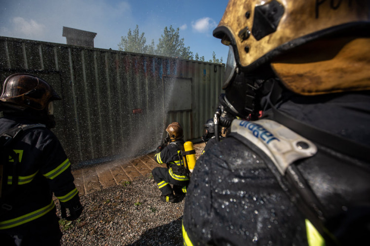 GALERIE: Hasiči trénovali ve FLASHOVER kontejneru