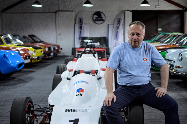 GELERIE: Sbírka historických vozů značky Škoda Pavla Kaliny