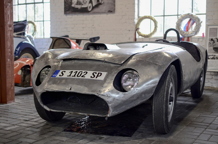 GELERIE: Sbírka historických vozů značky Škoda Pavla Kaliny