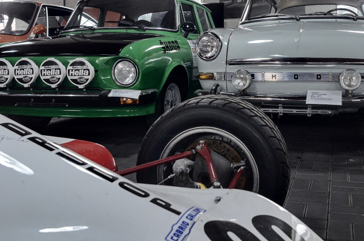 GELERIE: Sbírka historických vozů značky Škoda Pavla Kaliny