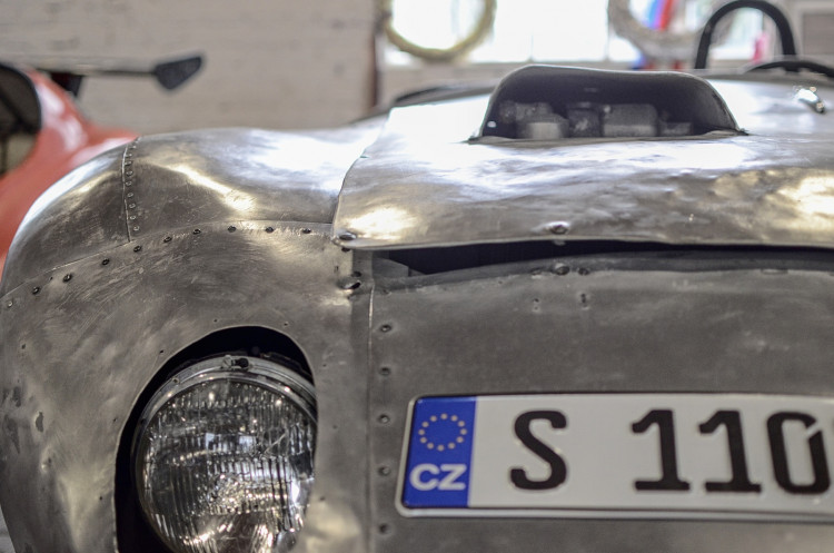 GELERIE: Sbírka historických vozů značky Škoda Pavla Kaliny