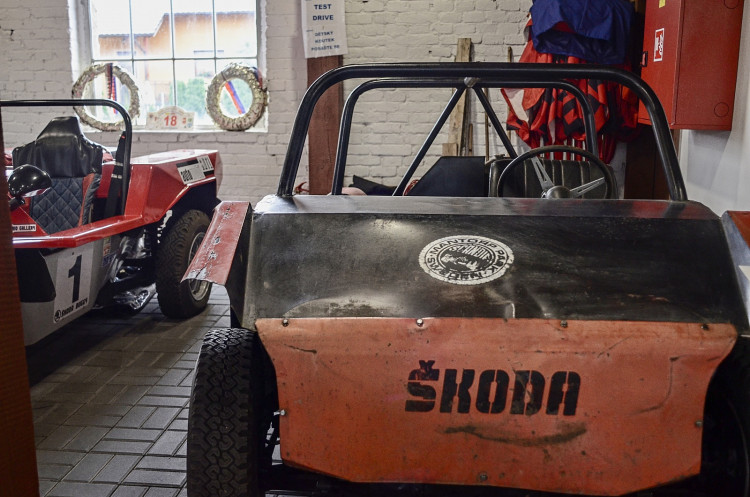 GELERIE: Sbírka historických vozů značky Škoda Pavla Kaliny