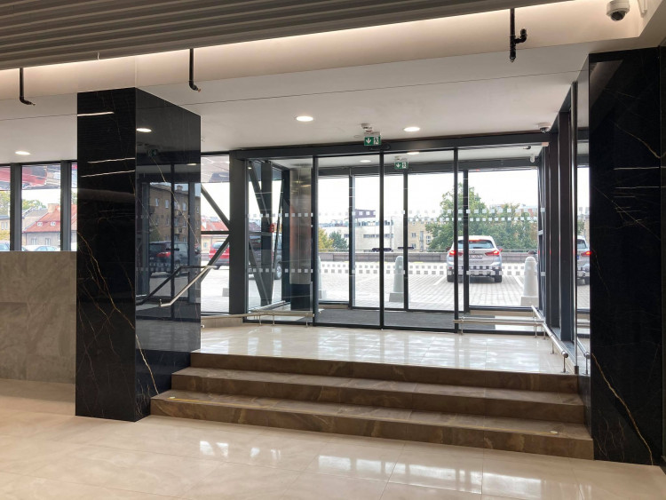 GALERIE: Po rekonstrukci otevřený obchodní dům Atrium