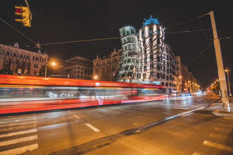 FOTOGALERIE: Vydejte se na procházku večerní Prahou. Z Václaváku přes Karlův most až na Hrad