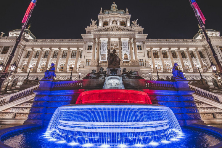 FOTOGALERIE: Vydejte se na procházku večerní Prahou. Z Václaváku přes Karlův most až na Hrad