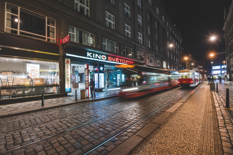 FOTOGALERIE: Vydejte se na procházku večerní Prahou. Z Václaváku přes Karlův most až na Hrad