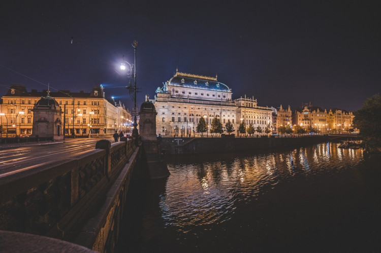 FOTOGALERIE: Vydejte se na procházku večerní Prahou. Z Václaváku přes Karlův most až na Hrad