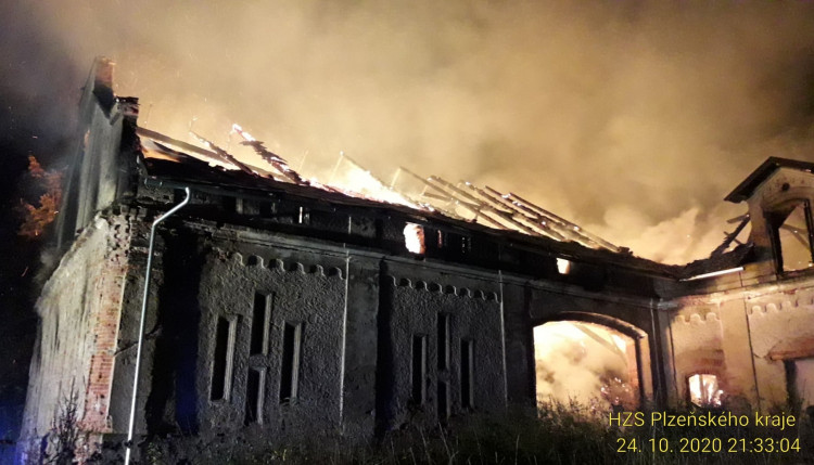 FOTOGALERIE: Požár zemědělského objektu