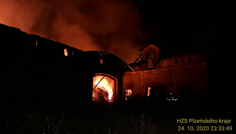 FOTOGALERIE: Požár zemědělského objektu