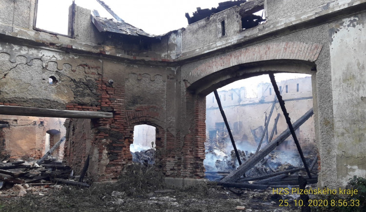 FOTOGALERIE: Požár zemědělského objektu