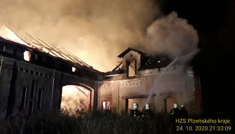 FOTOGALERIE: Požár zemědělského objektu