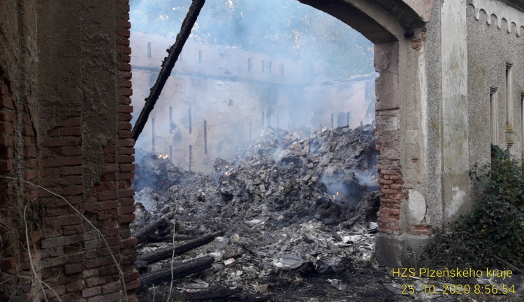 FOTOGALERIE: Požár zemědělského objektu