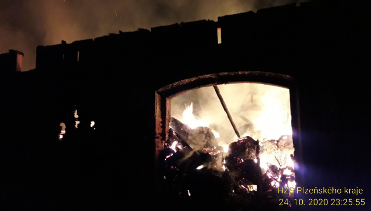 FOTOGALERIE: Požár zemědělského objektu