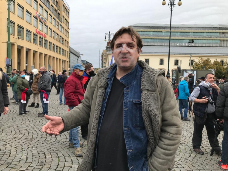 FOTOGALERIE: Vláda likviduje životy, naše práva a naši zem, znělo na demonstraci v Praze