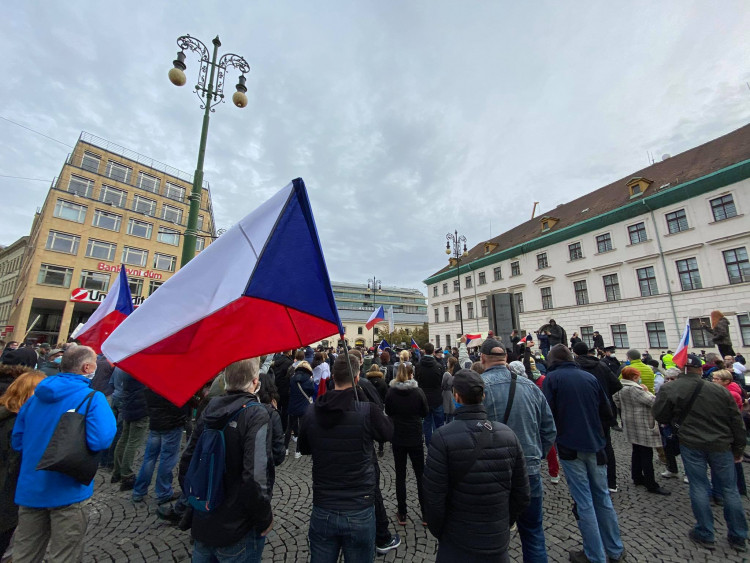 FOTOGALERIE: Vláda likviduje životy, naše práva a naši zem, znělo na demonstraci v Praze