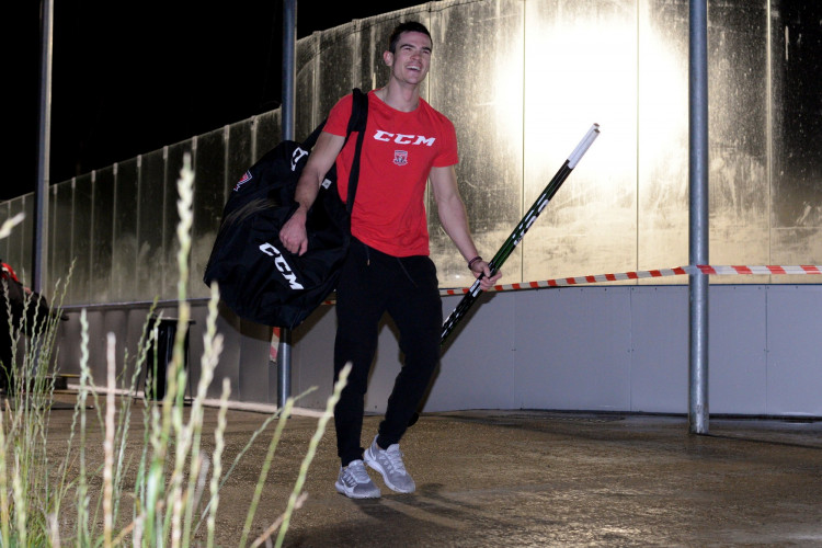 GALERIE: První trénink Mountfieldu na venkovním ledě v Dobříši