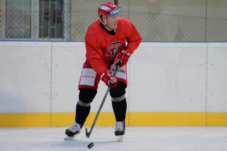 GALERIE: První trénink Mountfieldu na venkovním ledě v Dobříši