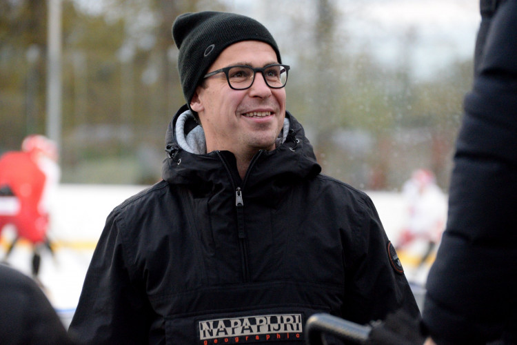 GALERIE: První trénink Mountfieldu na venkovním ledě v Dobříši