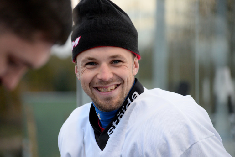 GALERIE: První trénink Mountfieldu na venkovním ledě v Dobříši