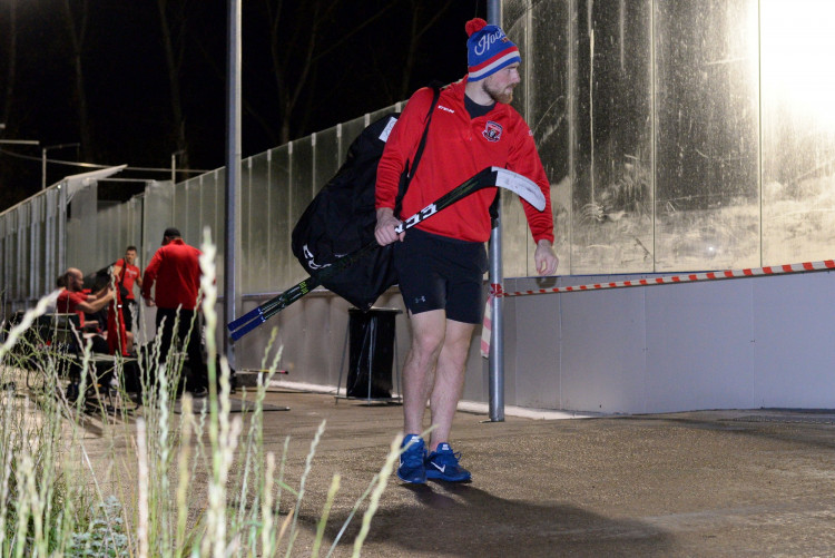 GALERIE: První trénink Mountfieldu na venkovním ledě v Dobříši