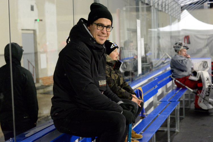 GALERIE: První trénink Mountfieldu na venkovním ledě v Dobříši