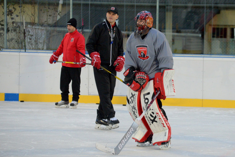 GALERIE: První trénink Mountfieldu na venkovním ledě v Dobříši