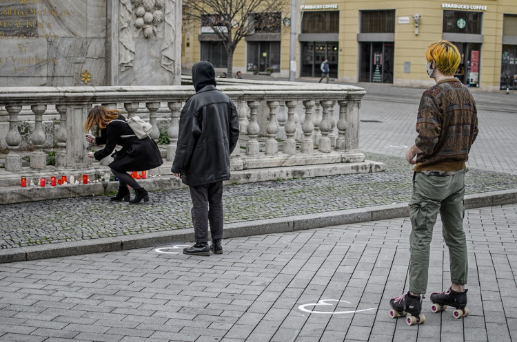 Demonstrace za zrušení opatření proti koronaviru, Zelný trh, 17. listopadu 2020. autor: Petr Bezděk