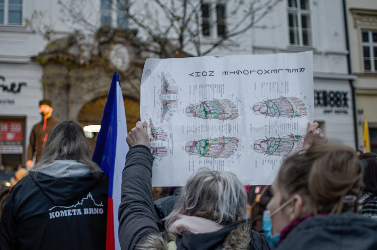 Demonstrace za zrušení opatření proti koronaviru, Zelný trh, 17. listopadu 2020. autor: Petr Bezděk