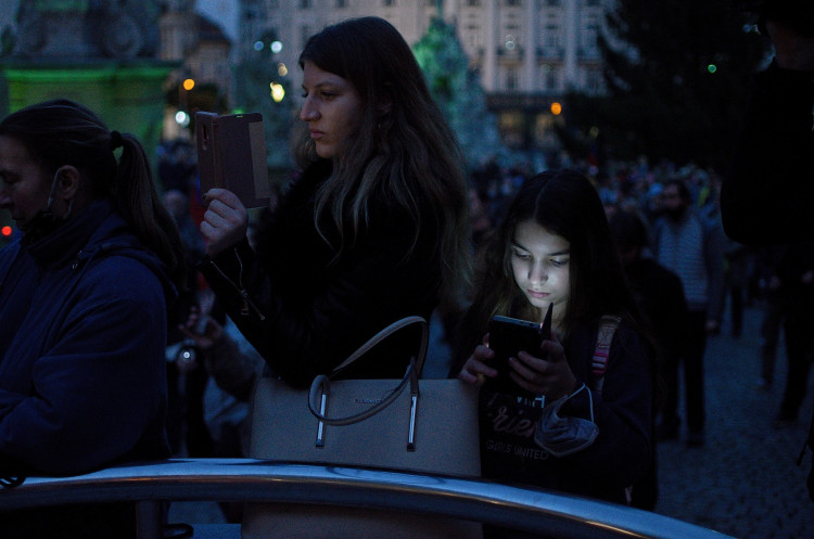 Demonstrace za zrušení opatření proti koronaviru, Zelný trh, 17. listopadu 2020. autor: Petr Bezděk