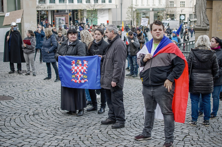 Demonstrace za zrušení opatření proti koronaviru, Zelný trh, 17. listopadu 2020. autor: Petr Bezděk