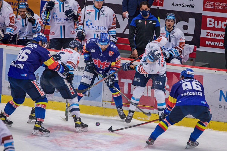 FOTOGALERIE: Nepomohl ani fantastický Patera. Motor čeká na první domácí výhru, v nájezdech podlehl Liberci