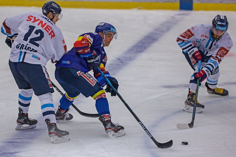 FOTOGALERIE: Nepomohl ani fantastický Patera. Motor čeká na první domácí výhru, v nájezdech podlehl Liberci