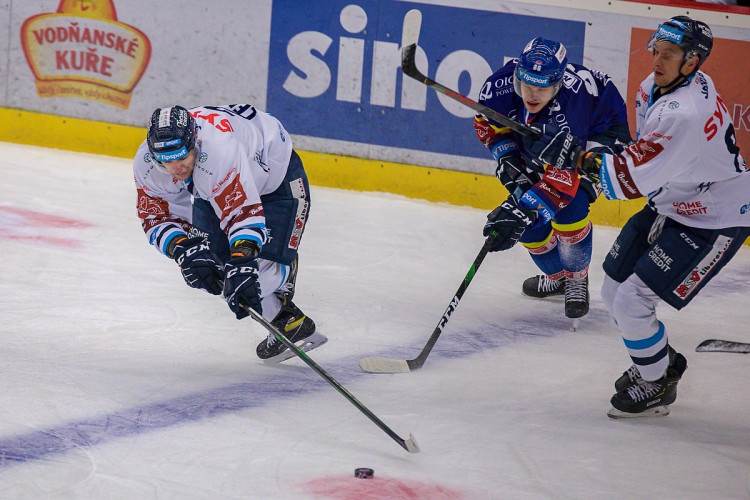 FOTOGALERIE: Nepomohl ani fantastický Patera. Motor čeká na první domácí výhru, v nájezdech podlehl Liberci