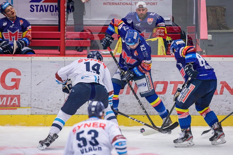 FOTOGALERIE: Nepomohl ani fantastický Patera. Motor čeká na první domácí výhru, v nájezdech podlehl Liberci