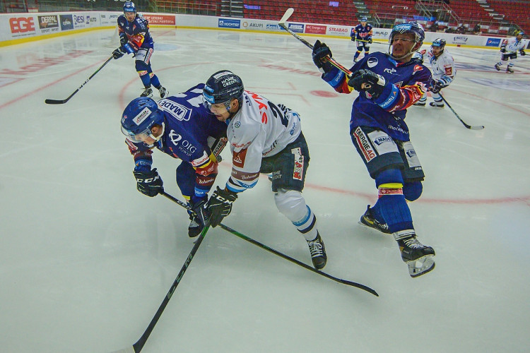 FOTOGALERIE: Nepomohl ani fantastický Patera. Motor čeká na první domácí výhru, v nájezdech podlehl Liberci