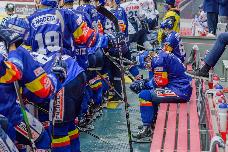 FOTOGALERIE: Nepomohl ani fantastický Patera. Motor čeká na první domácí výhru, v nájezdech podlehl Liberci