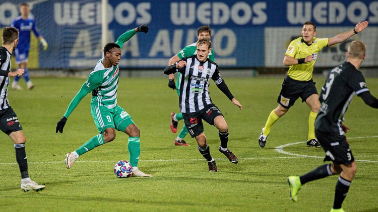 FOTOGALERIE: Konečně. Dynamo navázalo na skvělý výkon z Letné a doma poprvé vyhrálo