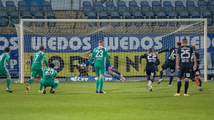 FOTOGALERIE: Konečně. Dynamo navázalo na skvělý výkon z Letné a doma poprvé vyhrálo