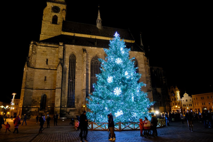 FOTOGALERIE: Vánoční strom a vánoční tramvaj