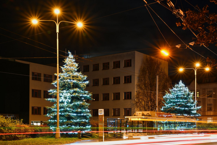 GALERIE: Vánočně osvícený Hradec Králové