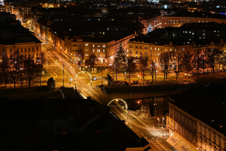 GALERIE: Vánočně osvícený Hradec Králové